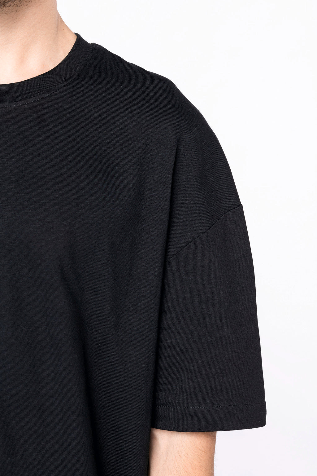 Oversize clothing: High-Quality Blank Oversized T-shirts and Hoodies.