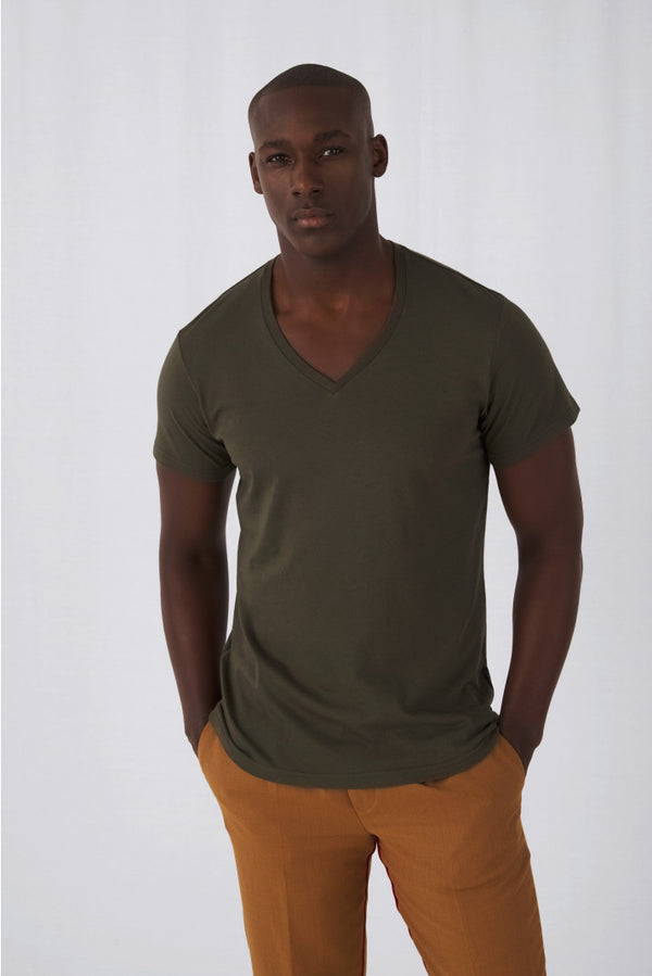 Camiseta de hombre de algodón orgánico con cuello en V - CGTM044